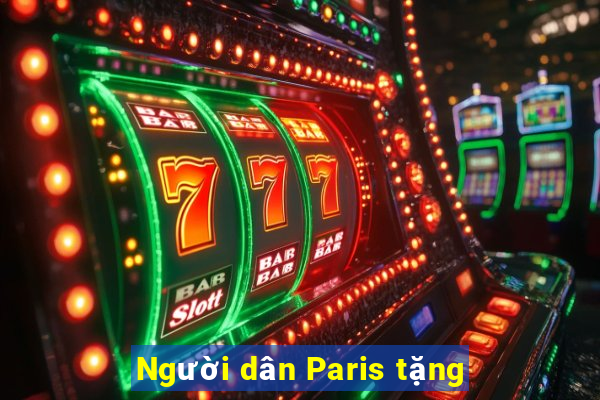 Người dân Paris tặng