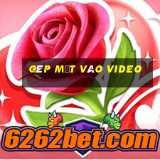 gép mặt vào video