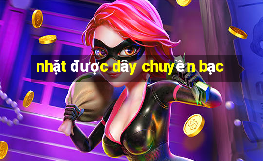 nhặt được dây chuyền bạc